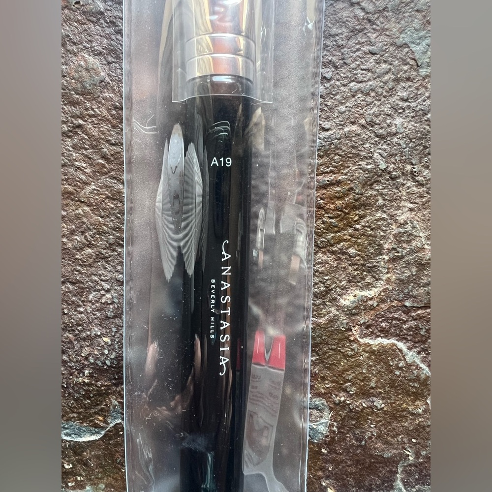 Anastasia Beverly Hills PRO BRUSH. A19 blush brush NEW - Picture 5 of 6